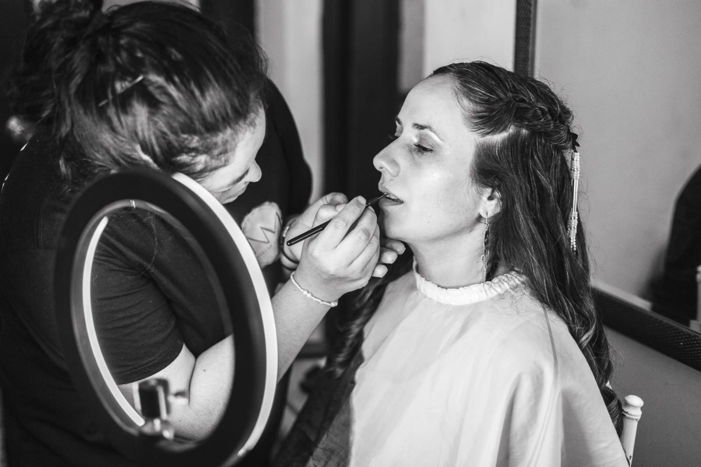 Maquillaje de labios durante la preparación
